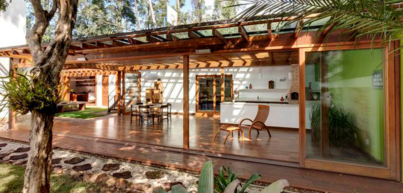 Casas tropicais de luxo: sofisticação, natureza e energia em perfeito equilíbrio