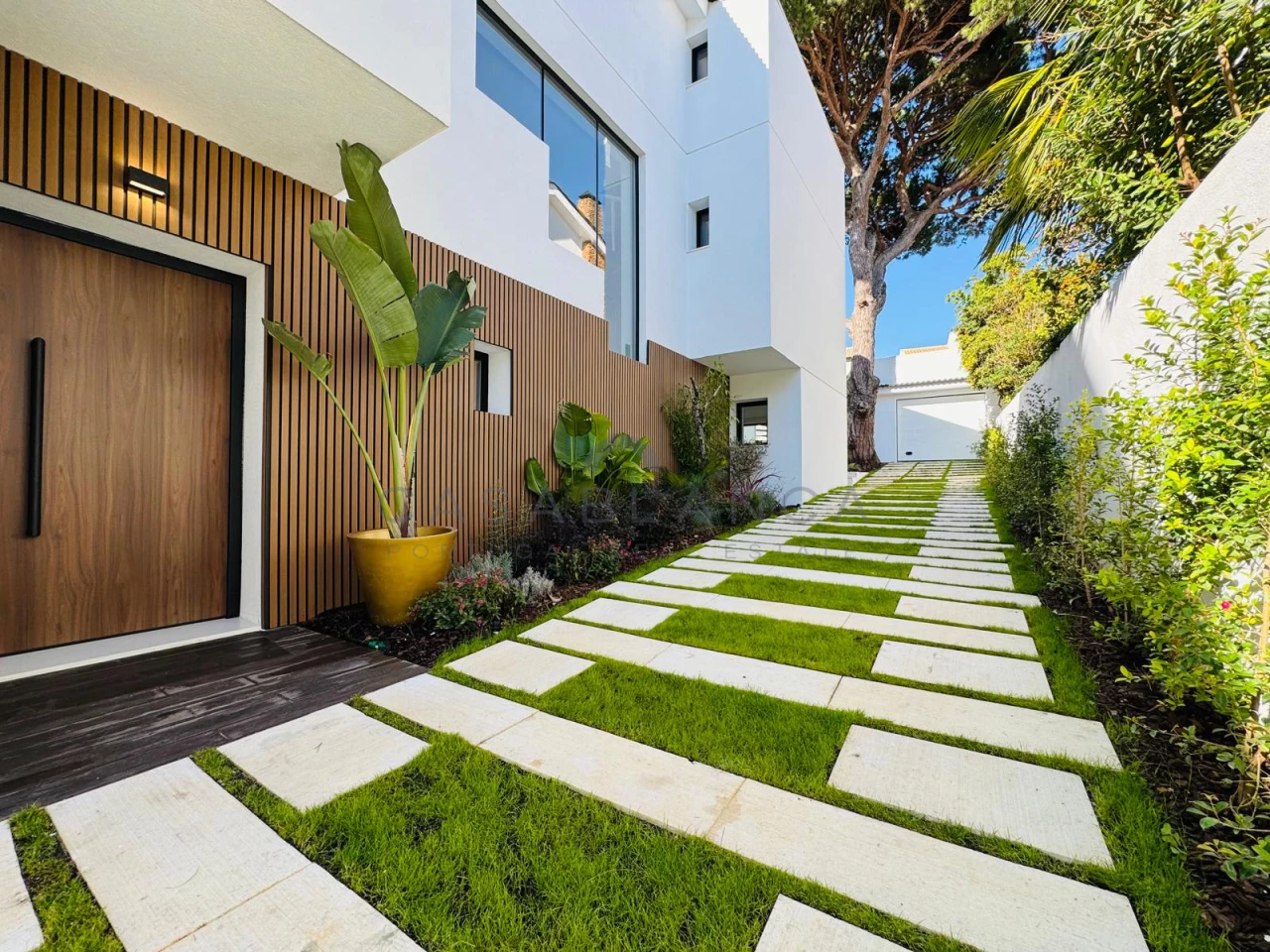 Luxury T5 Villa in Estoril