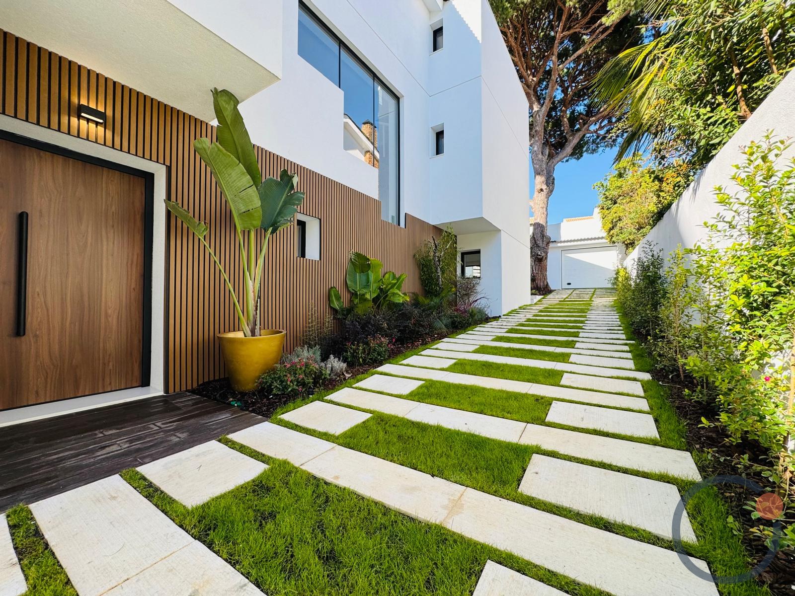 Luxury T5 Villa in Estoril